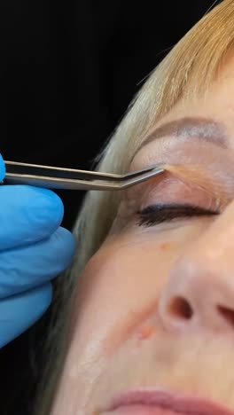 eyebrow threading procedure