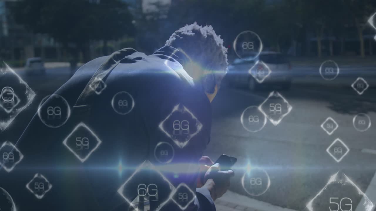 도시에서 스마트폰을 사용하는 마스크를 착용한 아프리카계 미국인 남성의 그래픽 5g 및 6g 텍스트 애니메이션