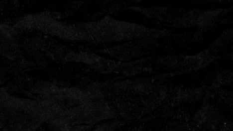 animación de papel desmenuzado contra un fondo negro