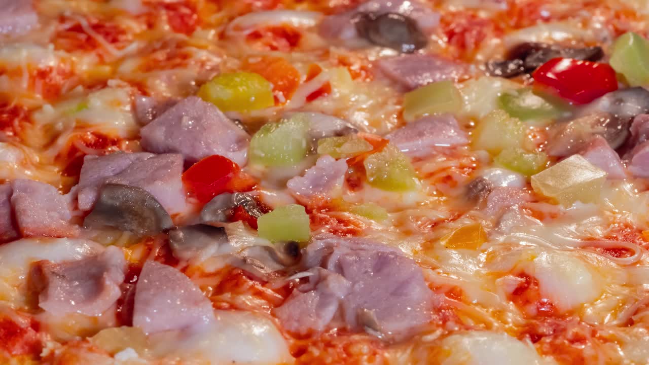 타임스 - 집에서 전기 오븐에서 집에서 피자를 구워내는 것: 근접