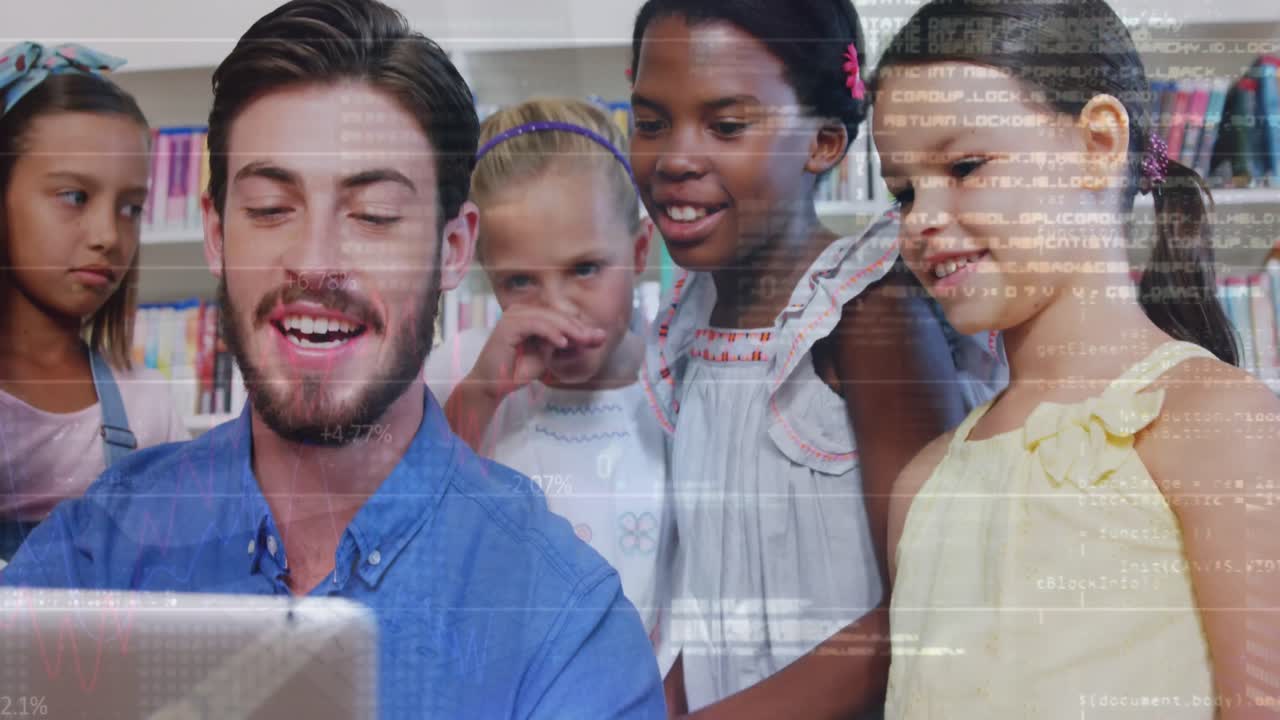 태블릿을 사용하는 다양한 학교 학생과 교사의 데이터 처리 애니메이션