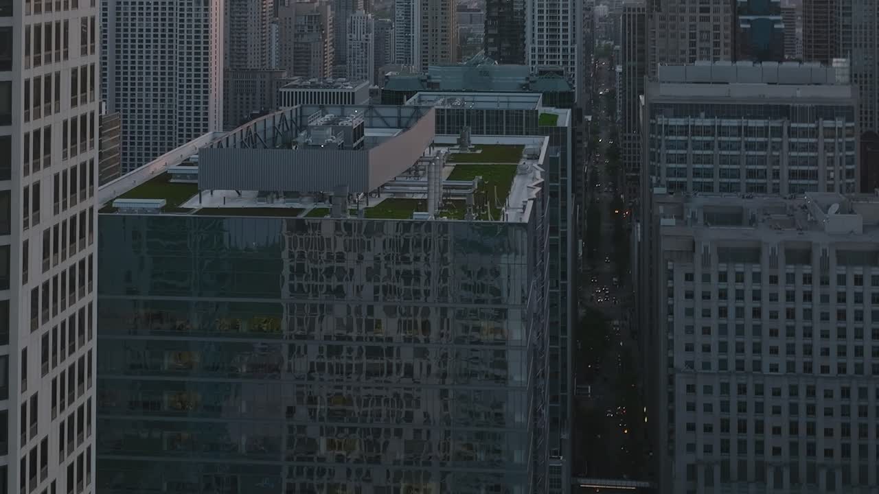 Aerial view of buildings and rooftops in Chicago at dusk