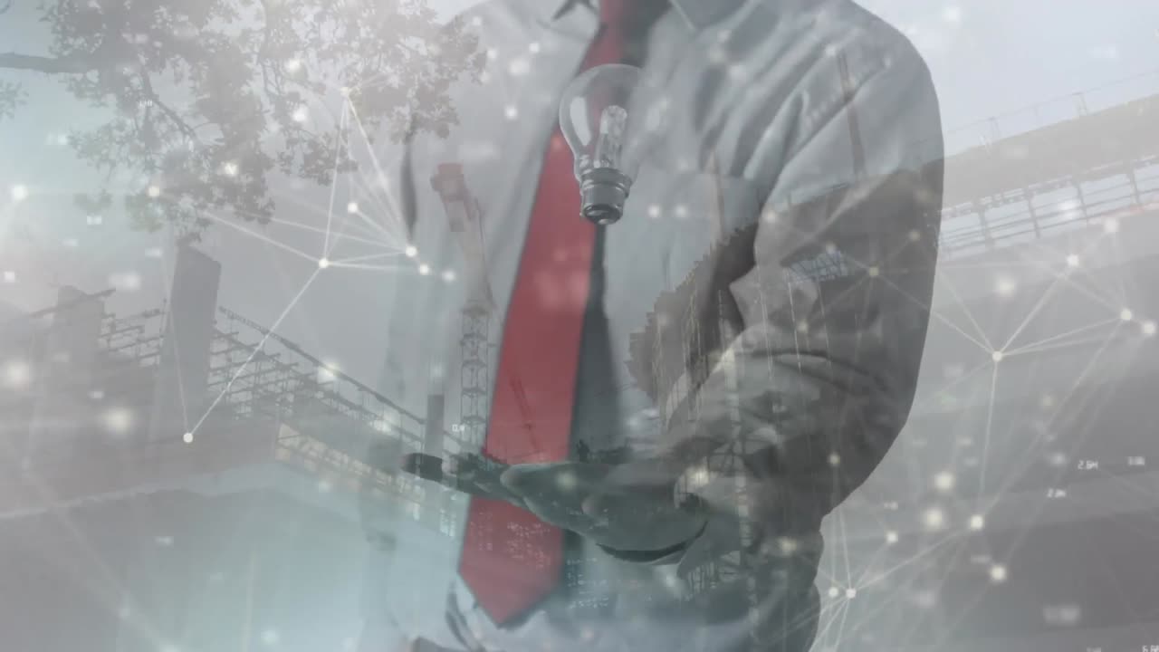 animación de la red moviéndose con un hombre de negocios lanzando y atrapando una bombilla, sobre la ciudad