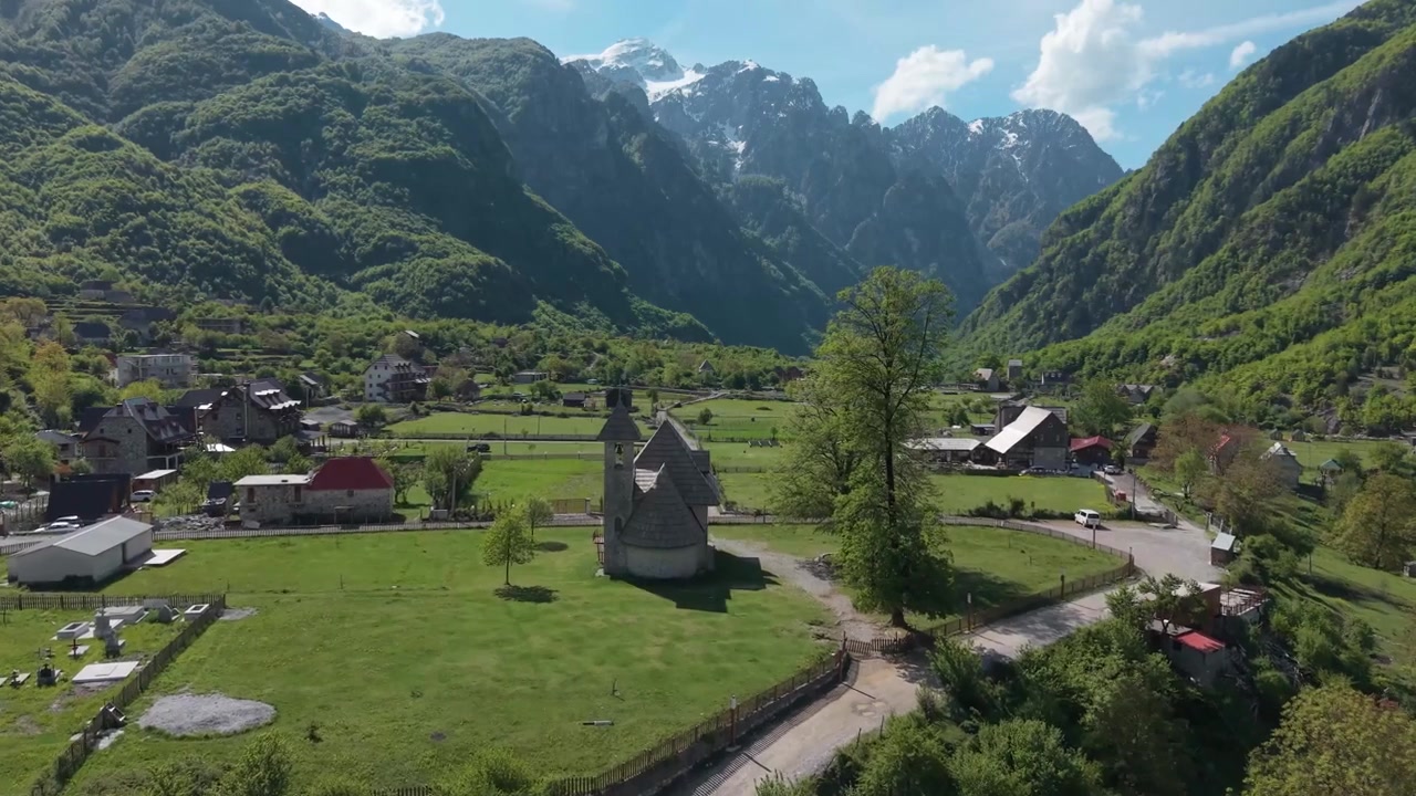 Dronevideo af landsbyen Theth i Albanien