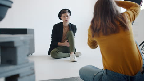 sesión de fotos de moda en el estudio