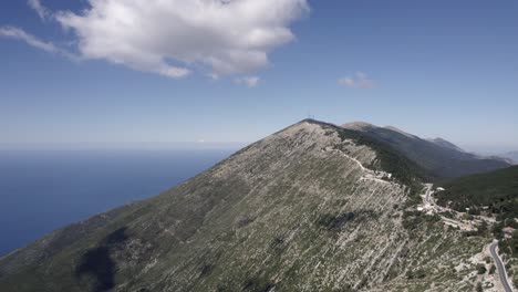 video de drones sobre el paso de montaña llogara en sh8, albania