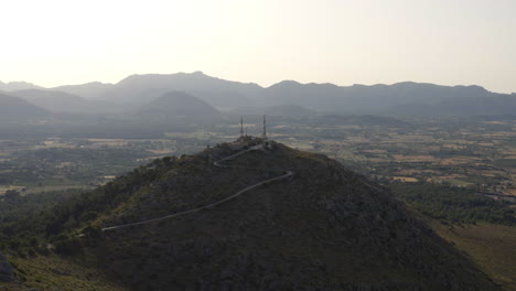 Mountain-Puig-de-Sant-Martí-with-radio-transmitters-on-top,-Mallorca