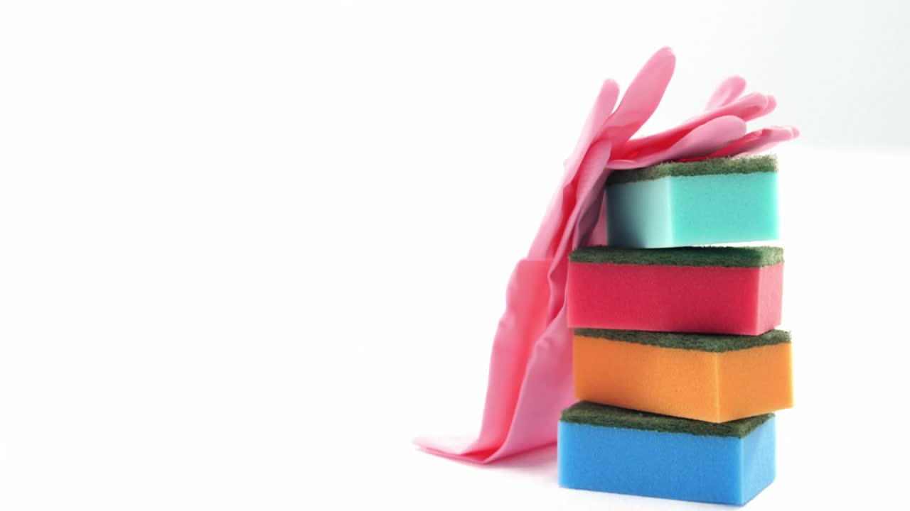 청소 스폰지와 장갑