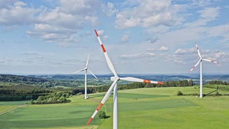 Drohnenflug-über-Einer-Windkraftanlage-In-Deutschland