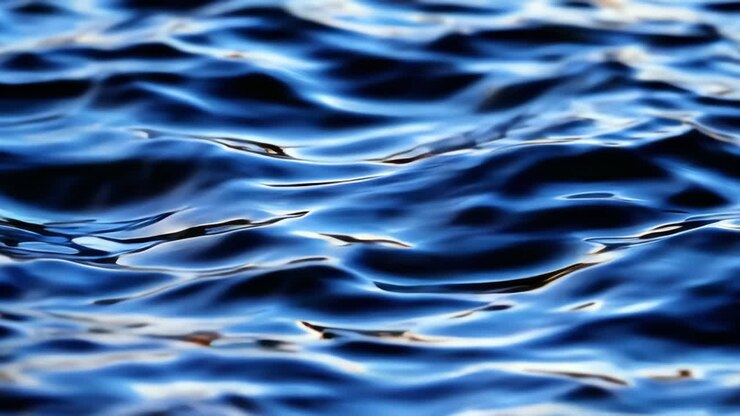 Superficie d'acqua ondulata