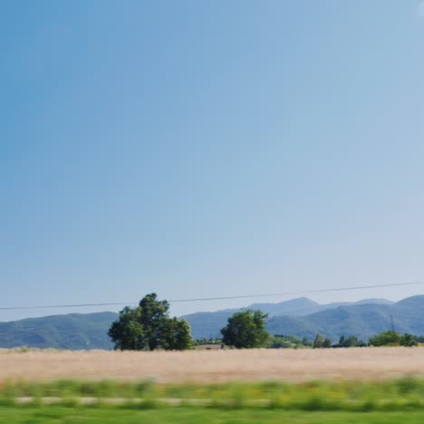 Fahrt-Entlang-Der-Malerischen-Landschaft-In-Katalonien