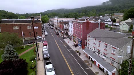 Highland-Falls-NY,-New-York-aerial-push-in