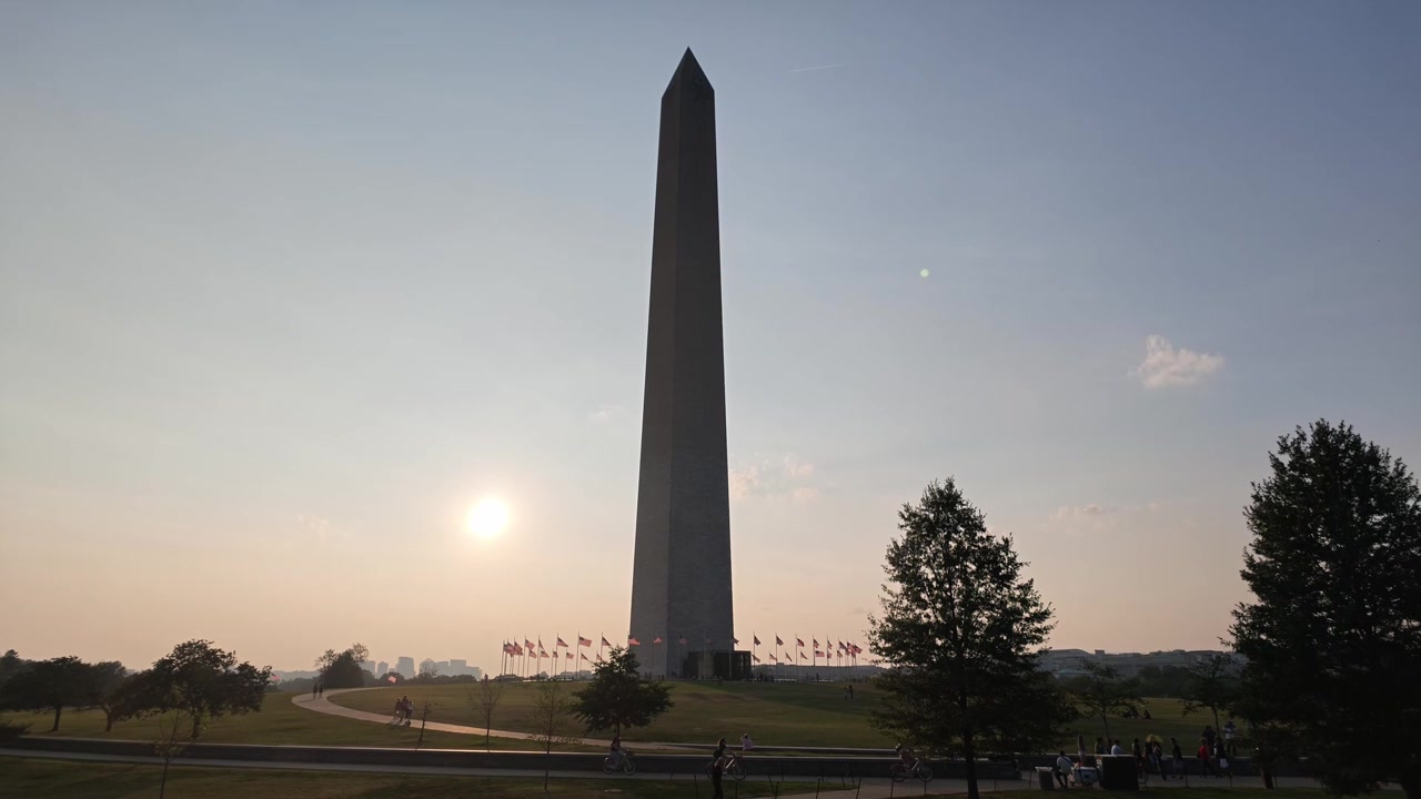 Splendida inquadratura del Monumento a Washington al tramonto a Washington DC