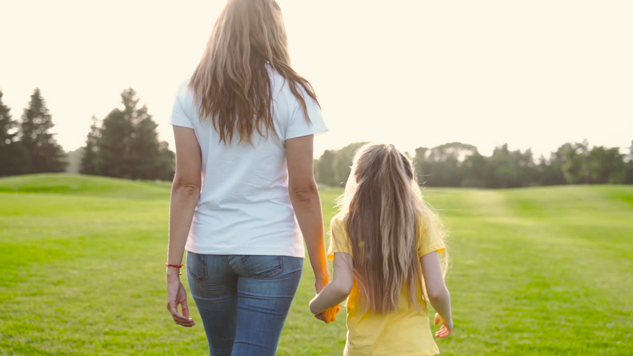 카메라는 두 스택의 포커 칩에 초점을 맞춥니다.