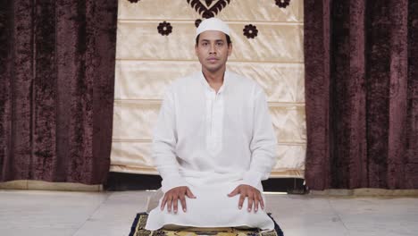 indian man doing ramadan prayer to allah