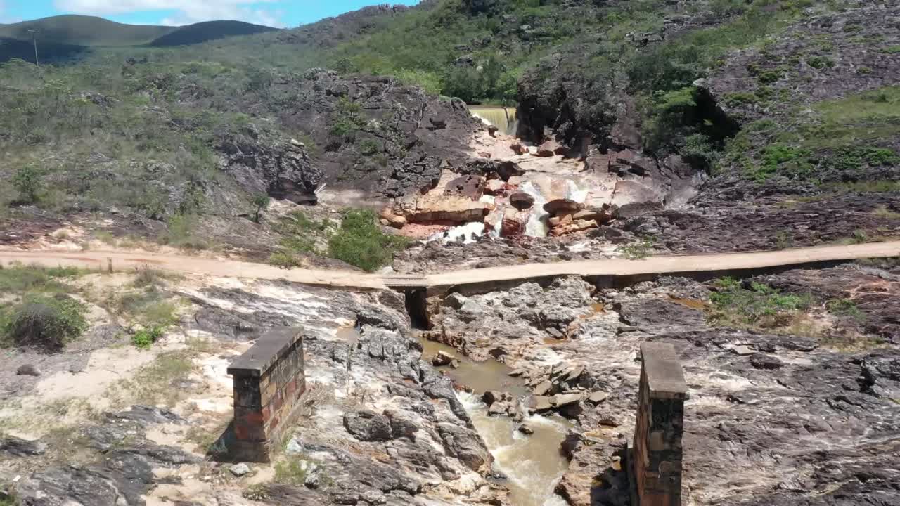 vista del canal del río