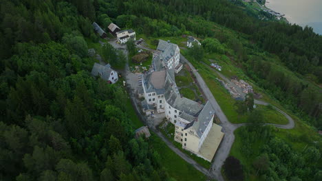 Vogelperspektive-Auf-Den-Beliebten-Geisterjagdort-Lustre-Sanatorium