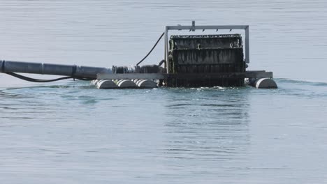 La-Moderna-Rueda-De-Bobina-Flotante-Noria-Bombea-Agua-Fuera-Del-Canal-De-Riego