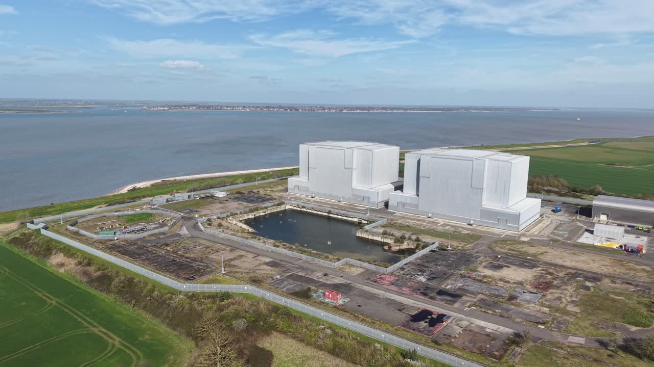 Centrale nucleare di Bradwell, Essex, Regno Unito, in fase di smantellamento, vista aerea.