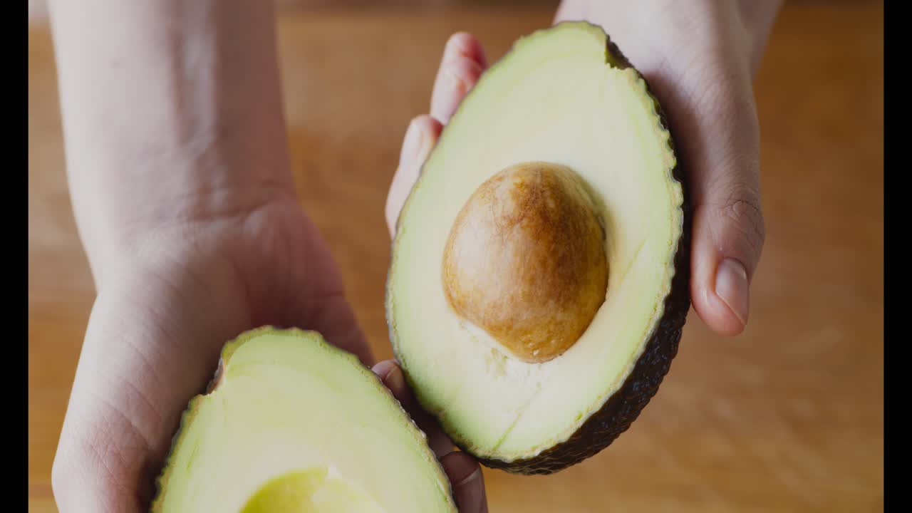 Preparare un avocado