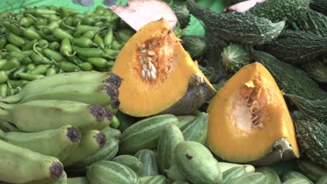 Variedad-De-Venta-De-Verduras-Crudas-En-El-Mercado.