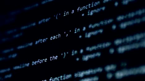 código, virus de computadora en una pantalla de computadora. 4k.