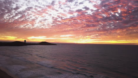 caballa ardiente cielo puesta de sol paisaje marino en mazatlán, méxico