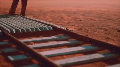 binari ferroviari abbandonati nel deserto