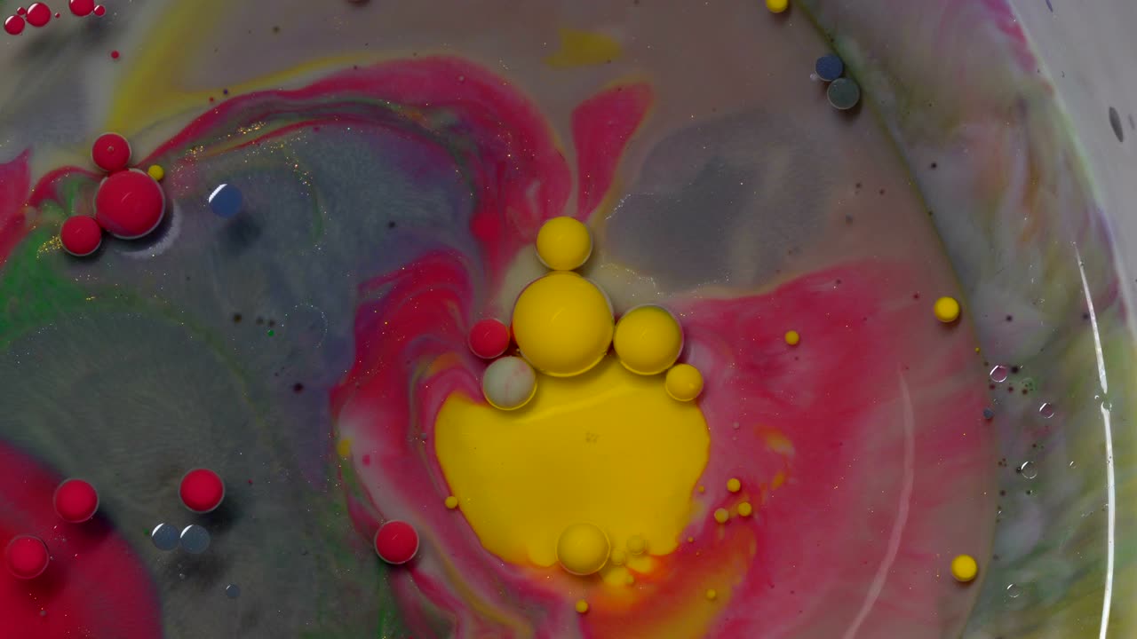 burbujas abstractas de colores. pintura de color macro en flujo dinámico. fondo de textura de movimiento caótico. vista superior