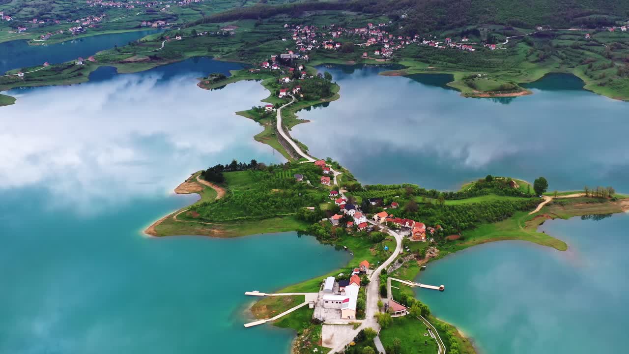 поселок рипчи, гребной клуб и францисканский монастырь на озере рамско