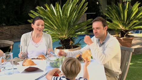 Big-family-having-lunch-in-the-garden