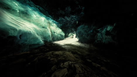 toma interior de la cueva del glaciar de hielo