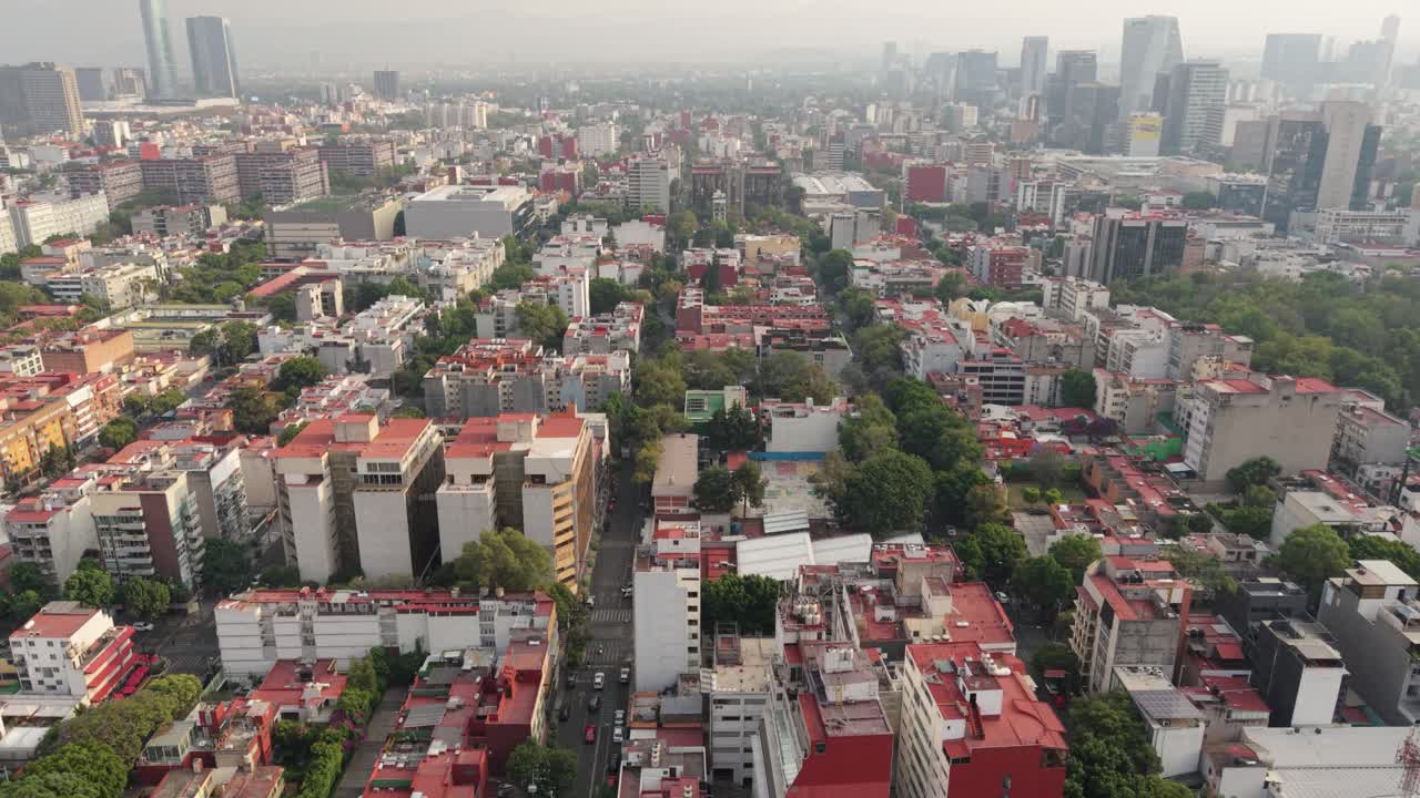 CDMX kirli havası, öğleden sonra havadan çekim.