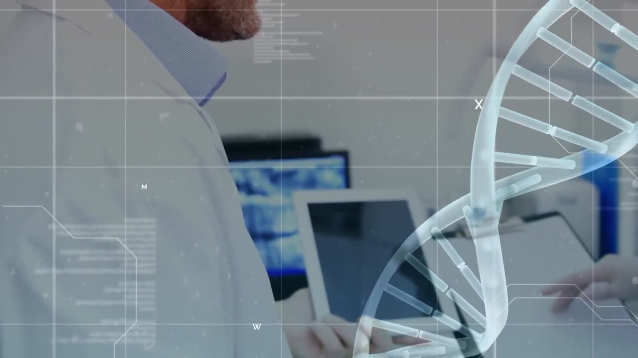 태블릿을 사용하는 백인 남성 의사에 대한 dna 가닥 회전 및 의료 데이터 처리 애니메이션
