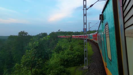 Ferrocarril-Indio-Hermoso-Viaje-Y-Clima-Increíble