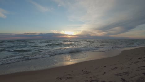 Strände-Der-Ostsee-Bei-Sonnenuntergang.-Weitwinkelaufnahme