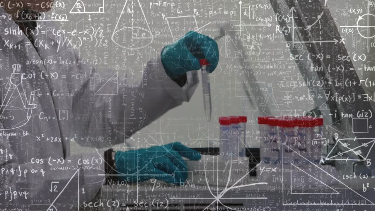Tecnico di laboratorio che prende una provetta, selezionando e posizionando provette nello strumento per l'analisi del campione