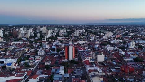 panorámica del horizonte tomada por un dron al atardecer
