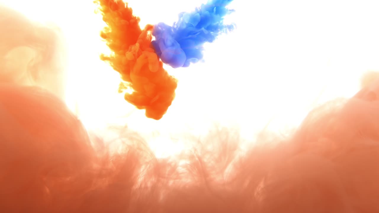 다채로운 잉크가 물에 여 있습니다.