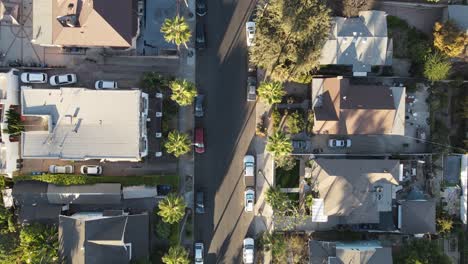 Los-Angeles-Street-Mit-Palmen-Aufgereiht