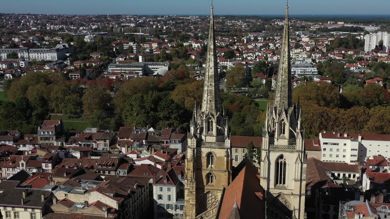 catedral de bayona y paisaje urbano, francia