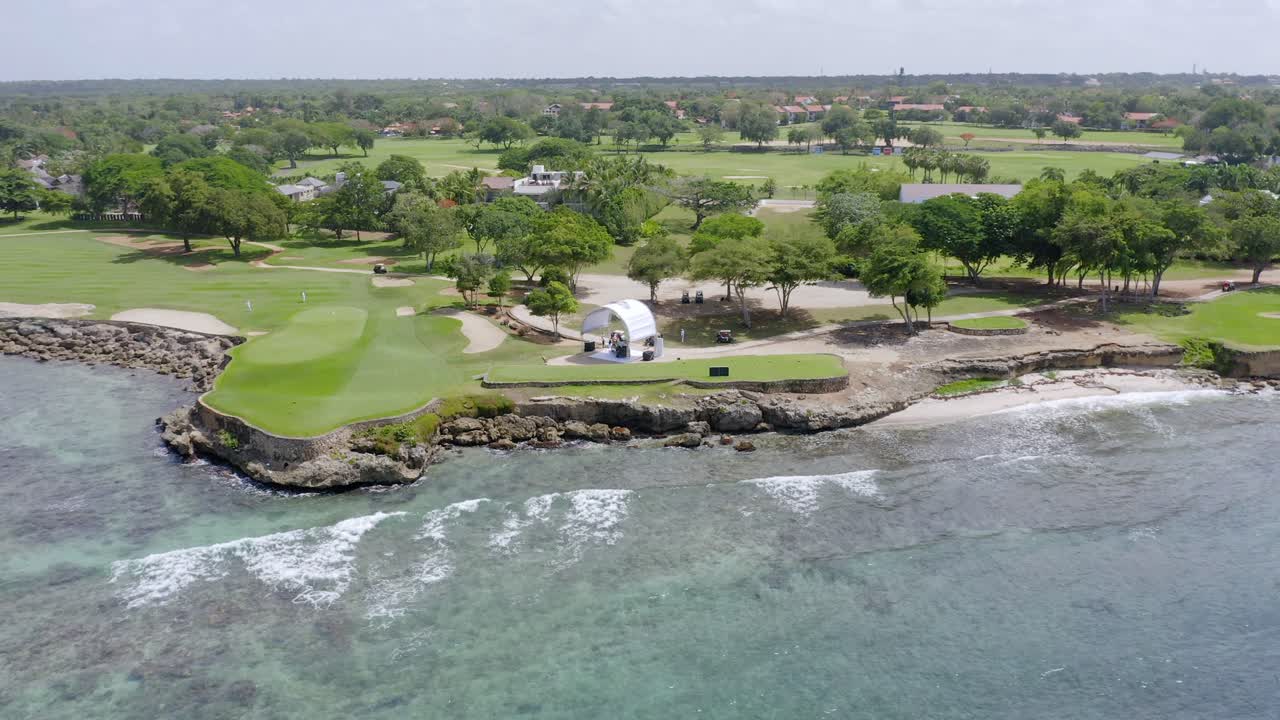 카리브 해안선의 카사 데 캄포 라 로마나에서 열리는 골프 토너먼트