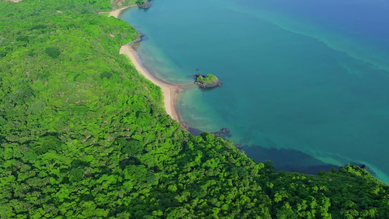 Comoros - Moheli - Daani Beach - right and up view of the turtle beach