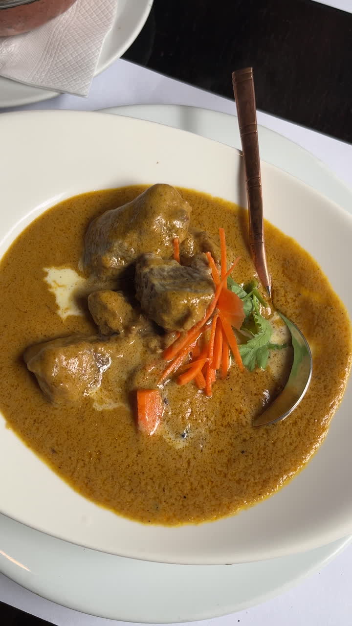 Gourmet Indian Lamb Korma
A northern lamb dish cooked with various spices in a cashew nut sauce