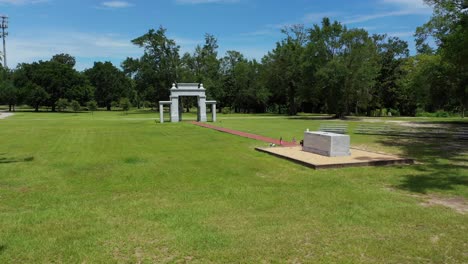 Aerial-view-of-Confederate-Cemetery-in-Gulfport,-Mississippi