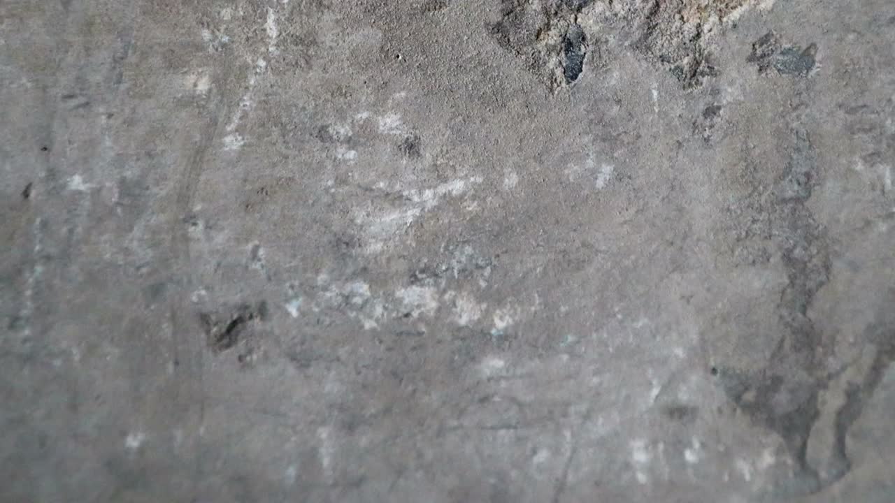 동작을 멈추는 애니메이션 콘크리트 텍스처 배경 또는 오래된 영화 효과에 유용한 불투명 도구 또는 루마 매트를 사용하여