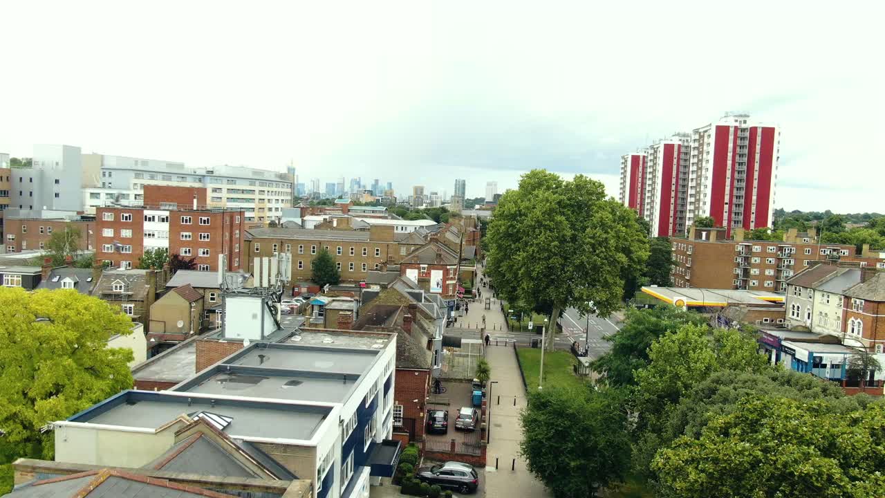 Ripresa aerea di un marciapiede a Londra.