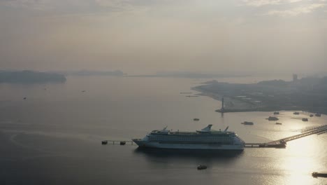 在 ha long bay 的遊船