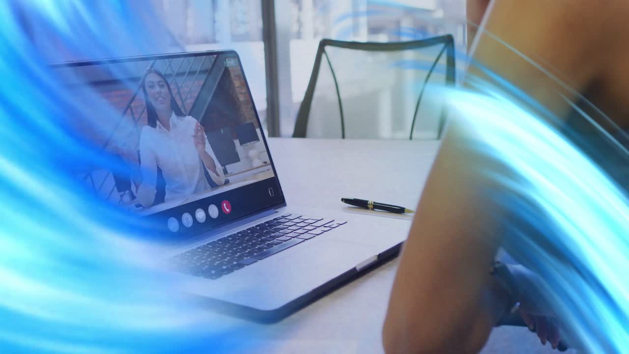Remote lead presenting docs, starting blue sweep across laptop and peer, showing meeting points