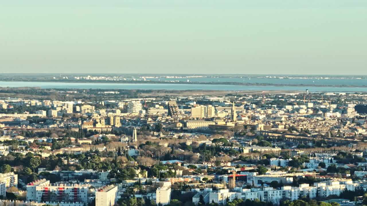 몽펠리에의 라 모슨: 주거 타워가 바다 바람과 만나는 곳.